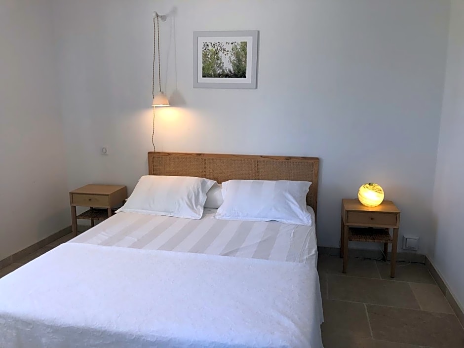 Photo 1 of 10 of Chambre hôtes Les Garrigues CUCURON
