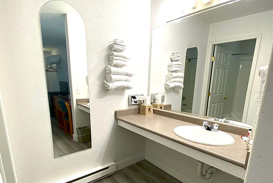 Super 8 by Wyndham Sicamous