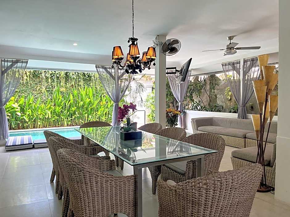 Ozamiz Villa Seminyak by Villas R Us