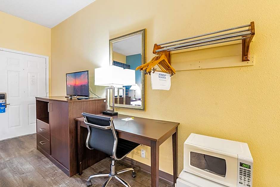 Days Inn by Wyndham Federal Way
