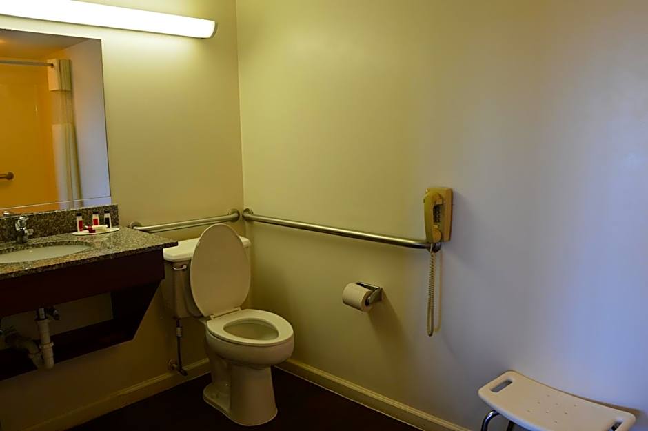 Super 8 by Wyndham Monticello