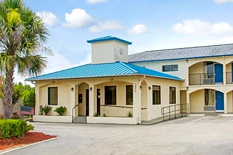 Super 8 by Wyndham Walterboro