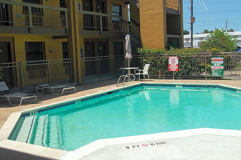 America's Inn Houston/Stafford /Sugarland