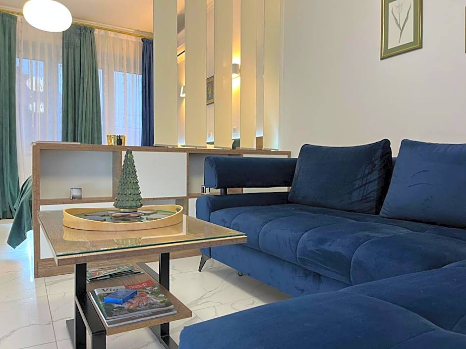 La Luna Premium Deluxe Apartment with Pool & Jacuzzi, Bikes and Secured Parking