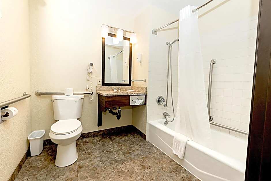 Quality Inn & Suites Marinette
