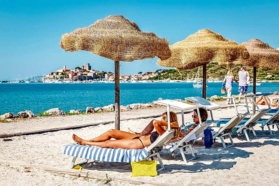 ISA - Residence with pool and private beach in Talamone just 500 mt from the beach