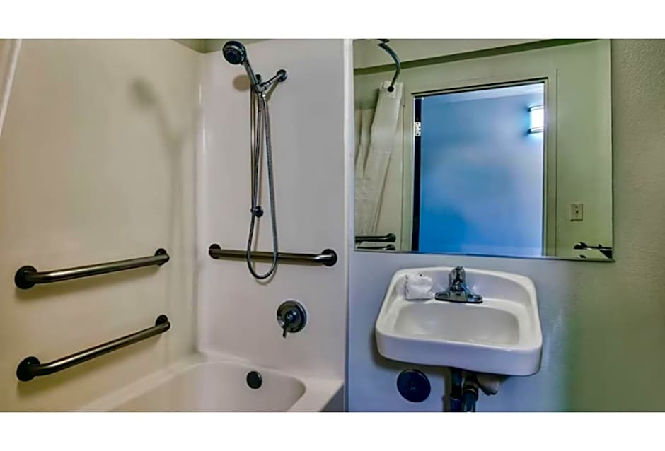 Studio 6 Suites Hesperia, CA West Main Street I 15