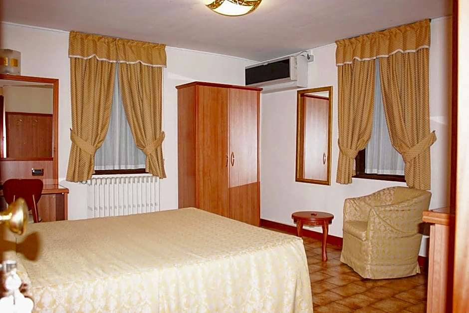 Piccolo Hotel
