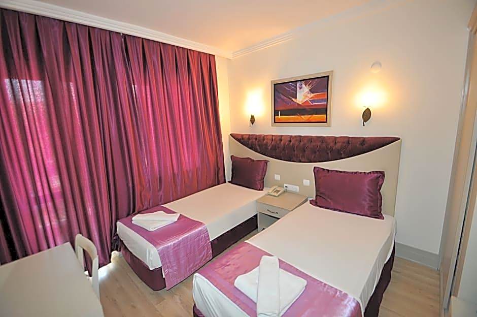 Almena Hotel