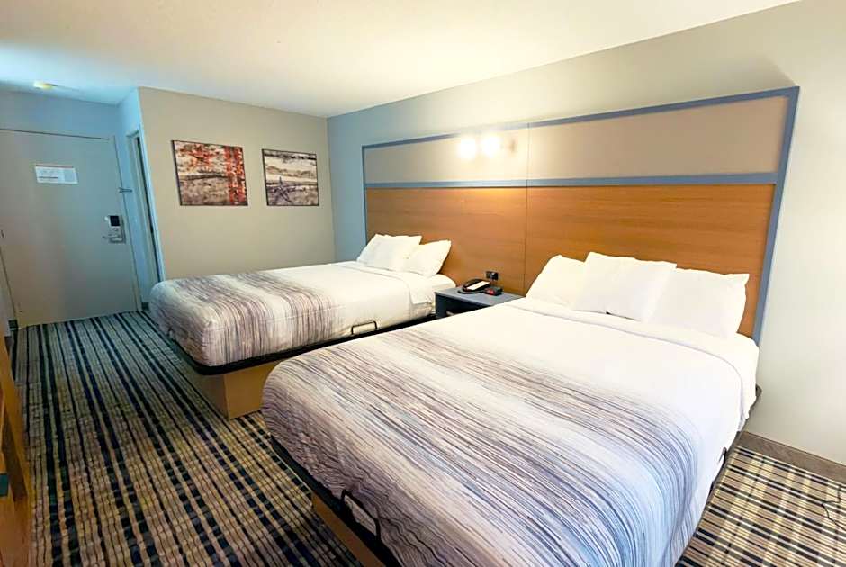 AmericInn by Wyndham Lake Mills