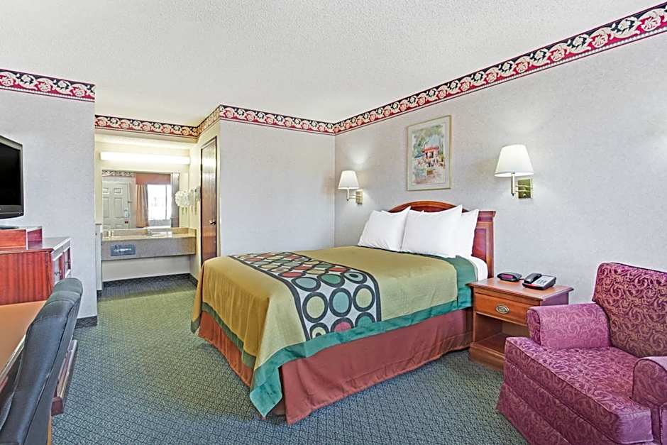 Photo 1 of 4 of 1 Queen Bed
