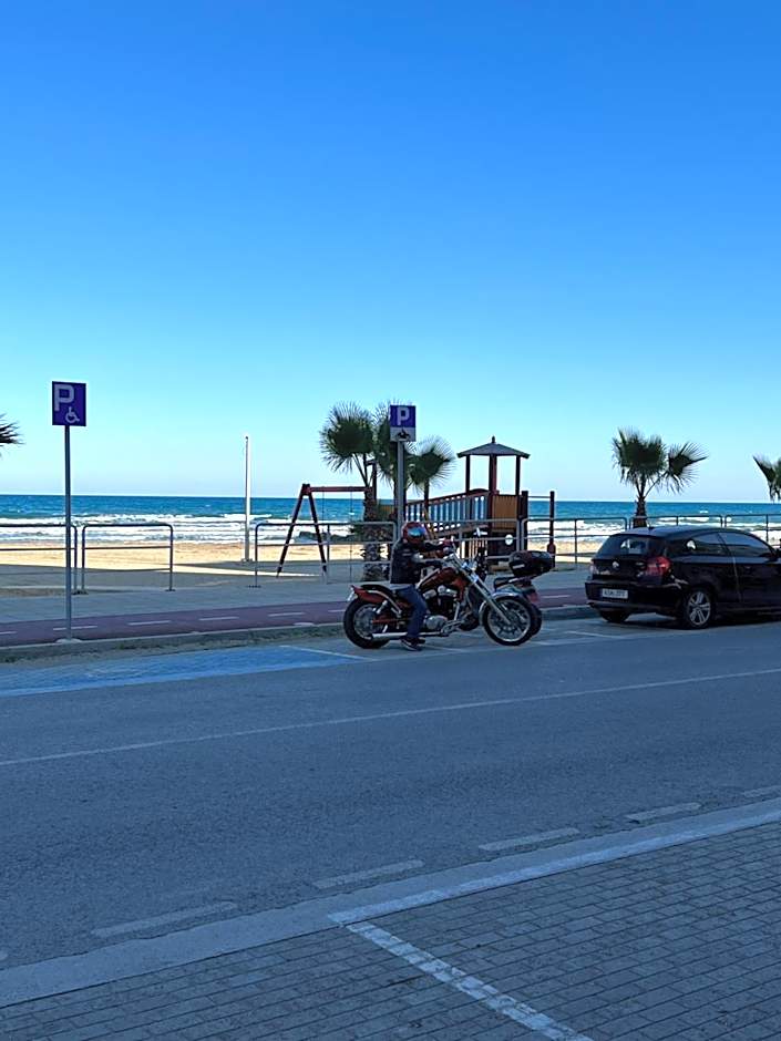 Makenzie 2 rooms first line beach