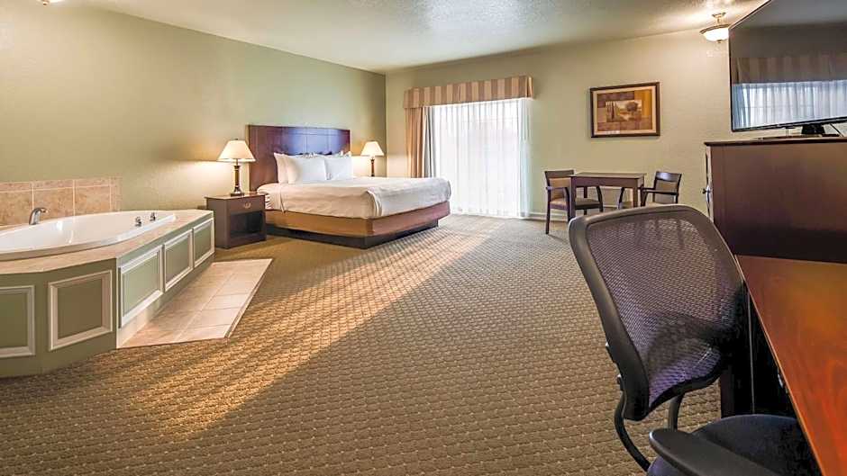 Best Western Plus Bayshore Inn