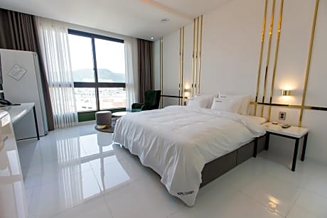 Superior 1 King Bed