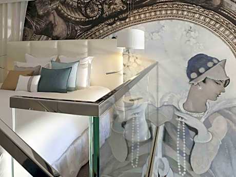 Duplex/Single Story Suite with King or Two Single Beds and Sofa Bed