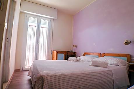 Economy Triple Room