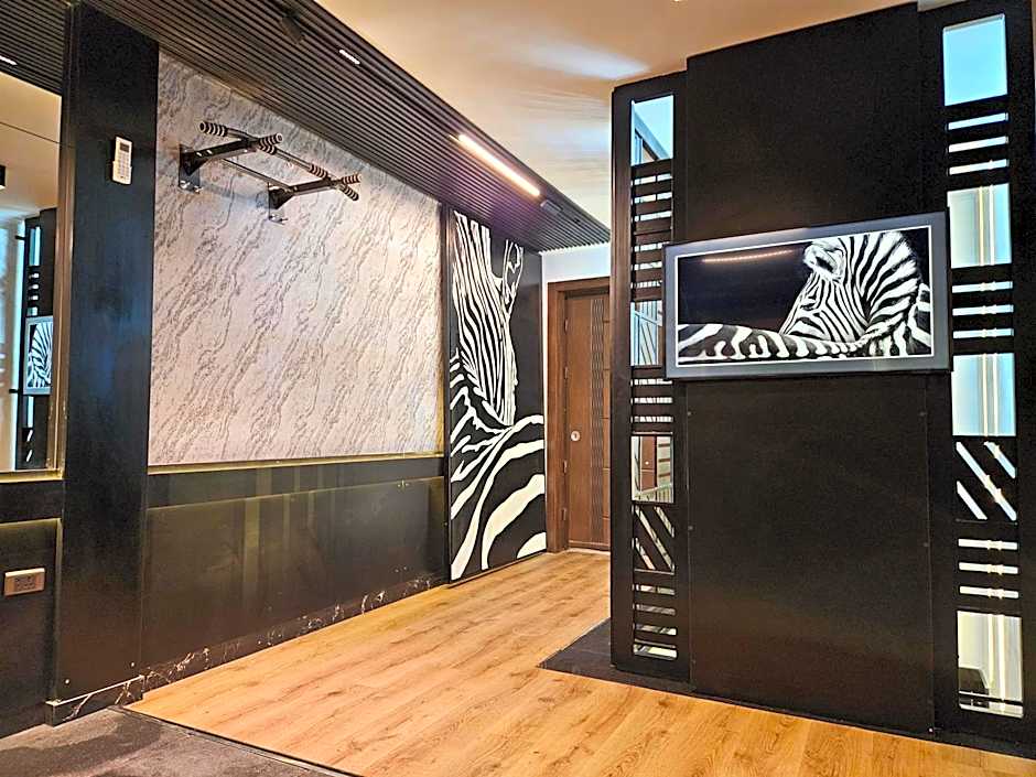 New Cairo's Poolside Oasis