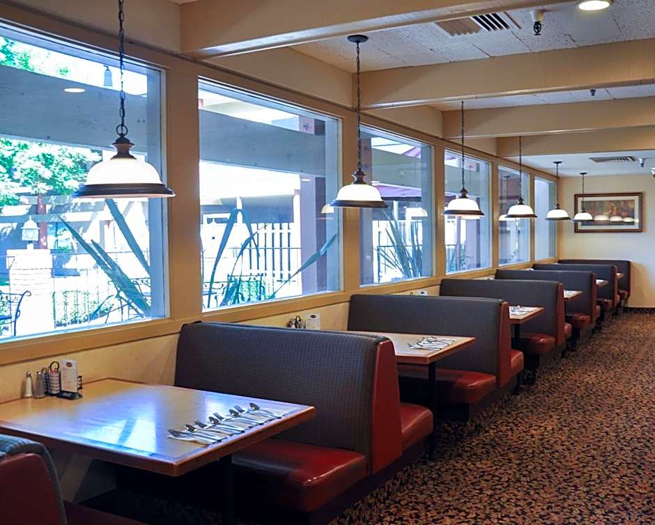 Piccadilly Inn Airport