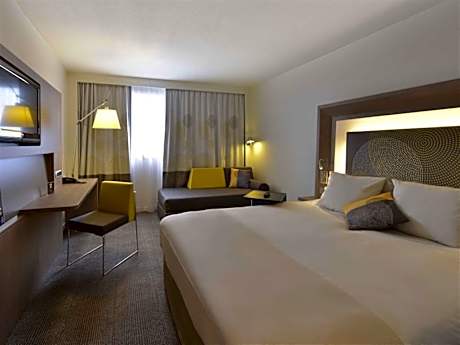Executive Room with 1 double bed and 1 double s ofa bed