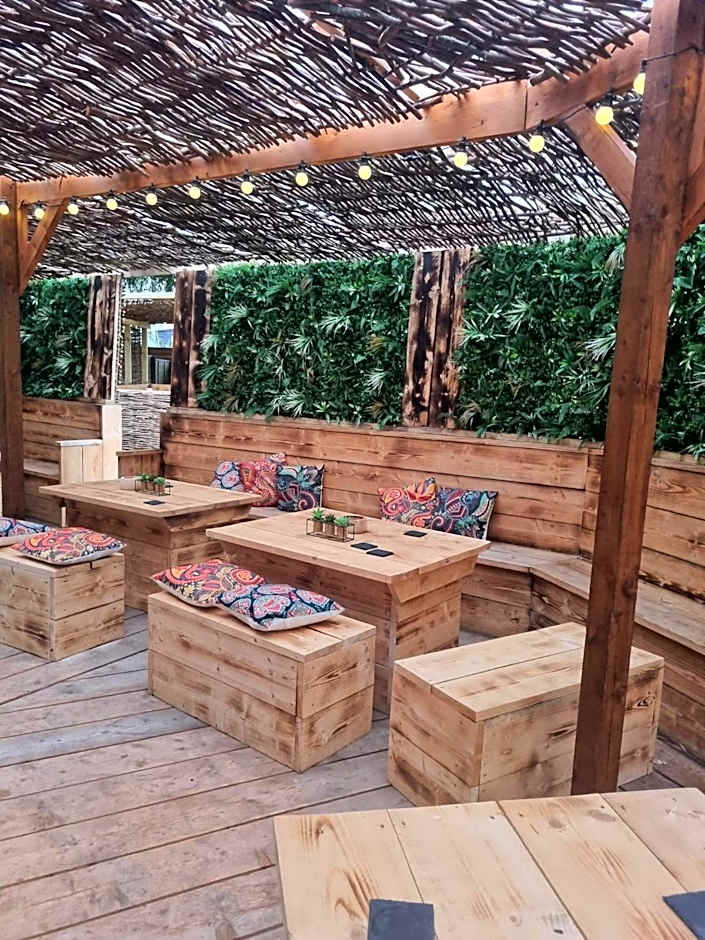 Black Bull Retreat, Barmston with Private Hot Tubs