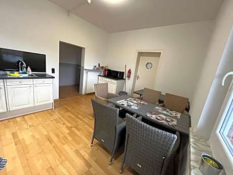 Deluxe Double Room (2 Adults + 1 Child)