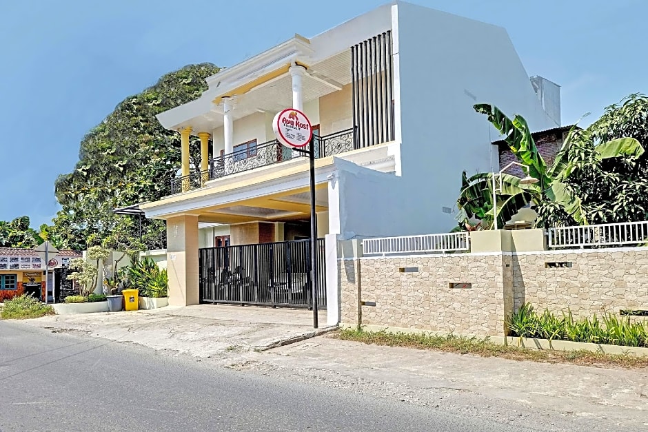 OYO Life 92935 Ayu Kost Eksklusif