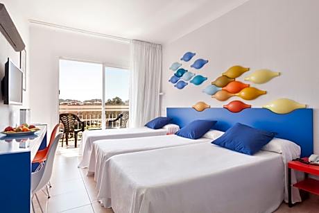 Double or Twin Room (2 Adults + 1 Child)