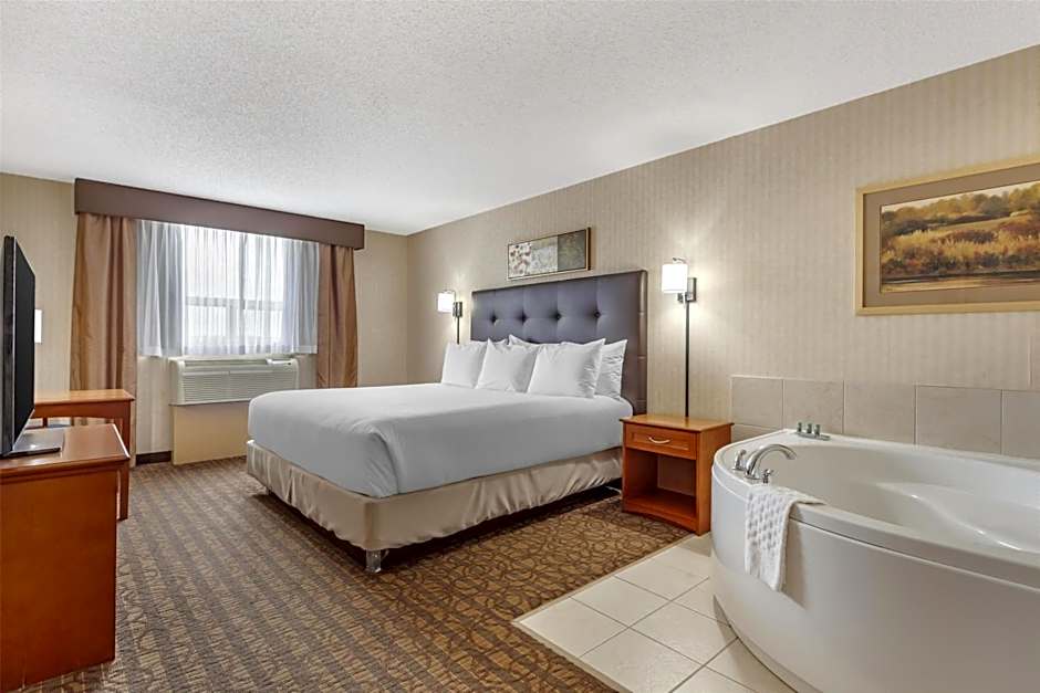 Photo 1 of 6 of 1 King Bed, Jacuzzi®