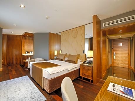 Superior Business Room