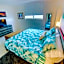 Beautiful penthouse condo with stunning views of both ocean and city