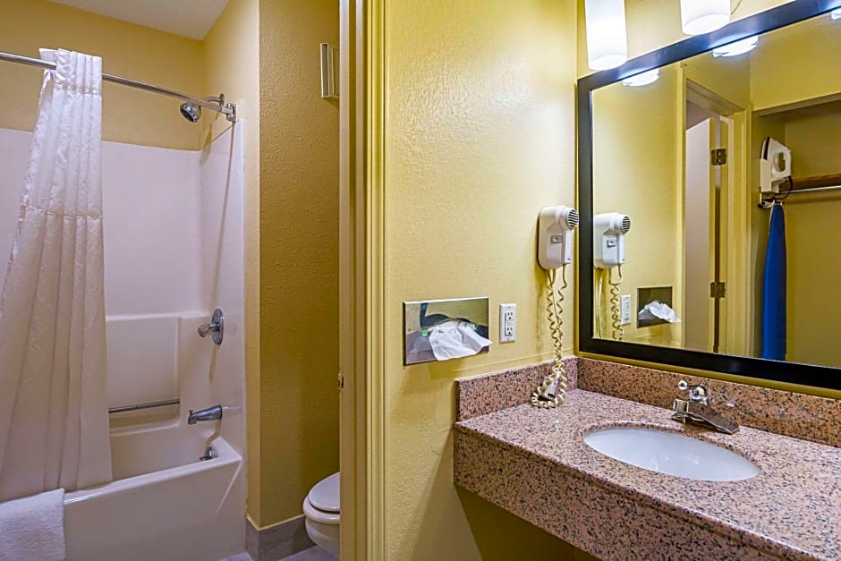 Quality Inn & Suites Greensburg I-74