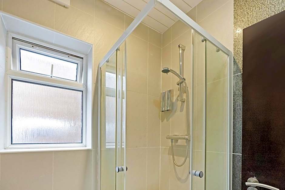 OYO The Baltimore Hotel