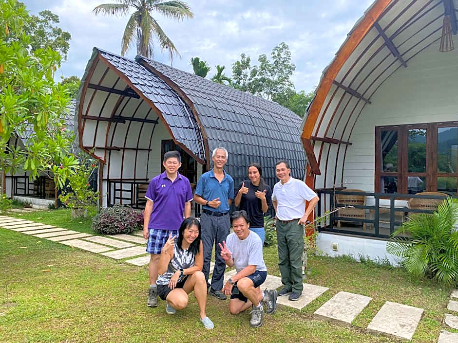 Gino's Place - Guest House & Jungle Trekking