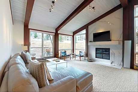 Enclave 309, Snowmass Ski-In/Ski-Out Condo w/Shared Pool/Hot Tub/Private Washer/Dryer/Gym/WiFi