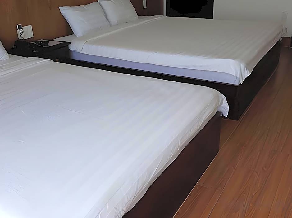 MOON HOTEL