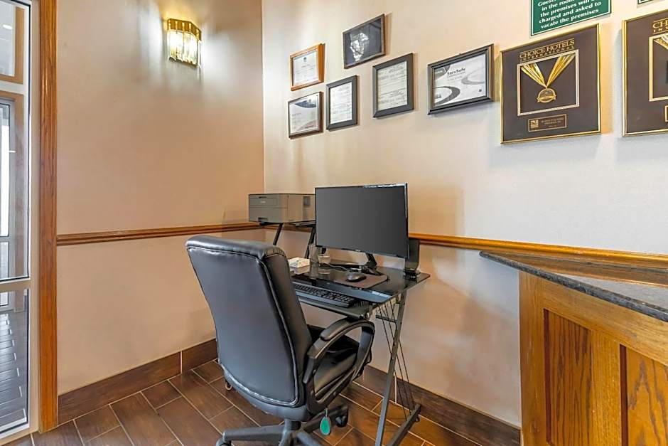 Quality Inn & Suites Stoughton - Madison South