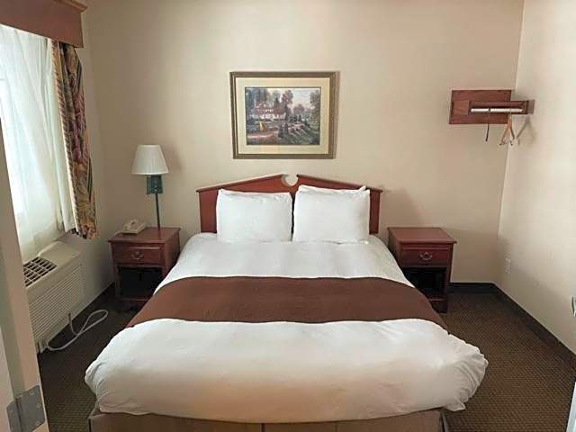 River Hills Hotel- Mankato