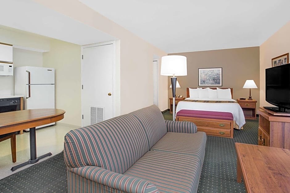 Hawthorn Suites Green Bay