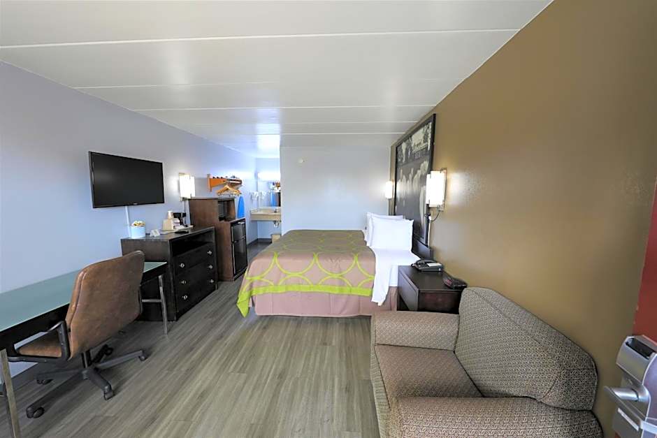 Super 8 by Wyndham Manassas