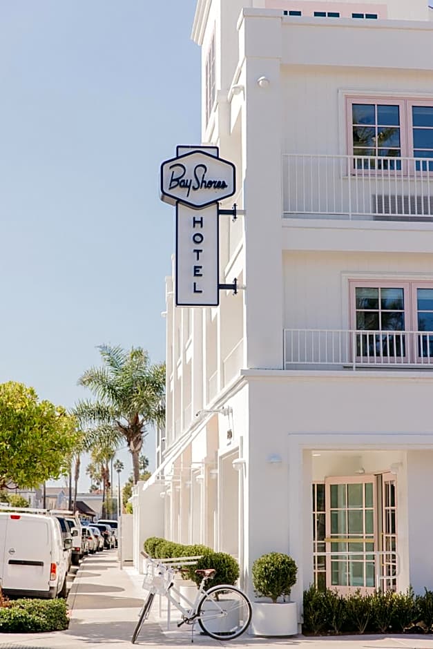 Bay Shores Peninsula Hotel