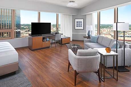 Executive Suite with City View