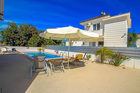 Villa Anemone Three Bedroom With Private Pool