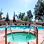 Howard Johnson by Wyndham Bakersfield