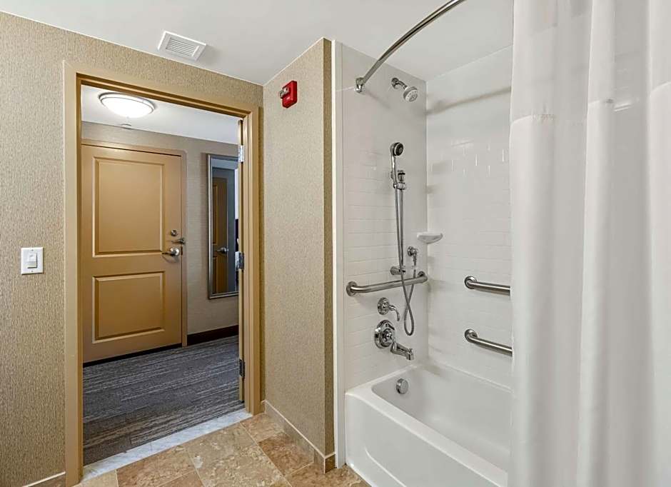 Hampton Inn By Hilton Nashua