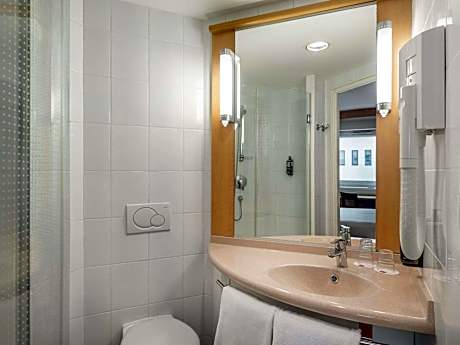 Room with 1 double bed