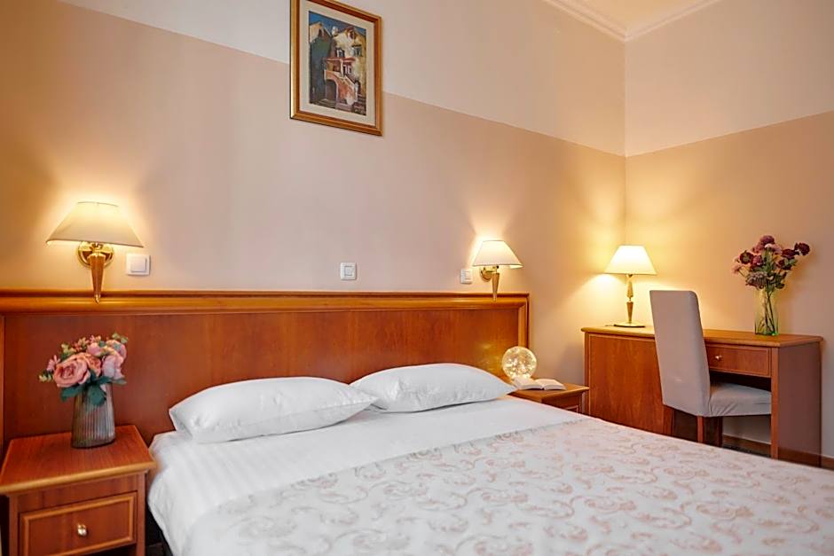 Foto 1 di 8 di Standard 1 Double Bed or 2 Beds, Street View
