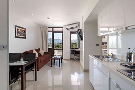 2 King Bed Beachfront Suite Non-Smoking