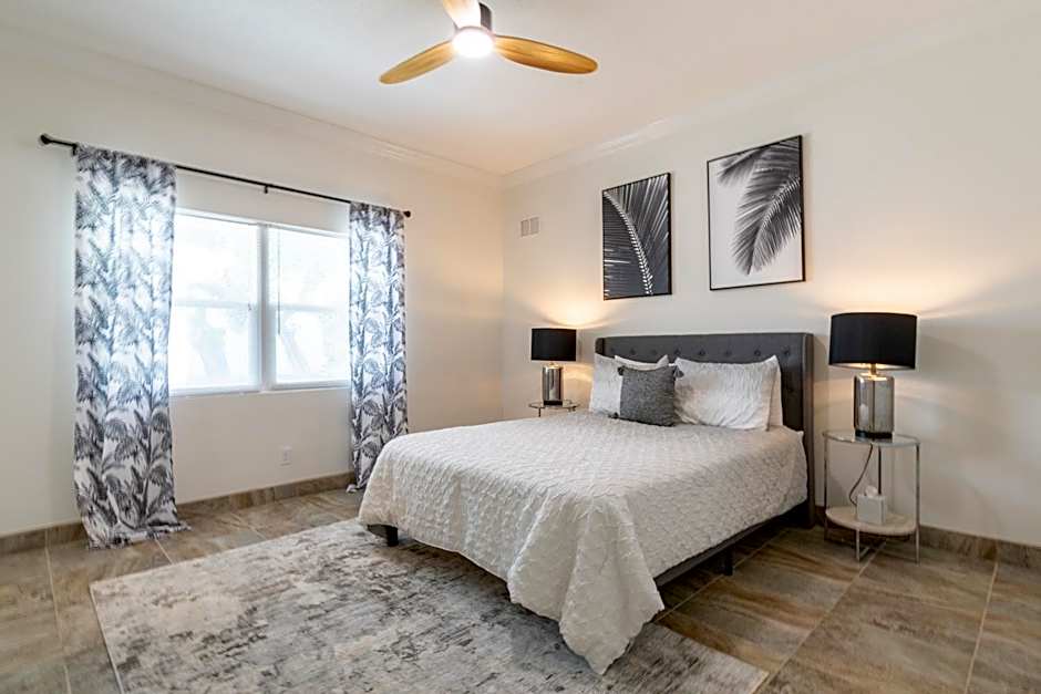 SōLE Suite #1-2 min to BEACH-Patio & Courtyard