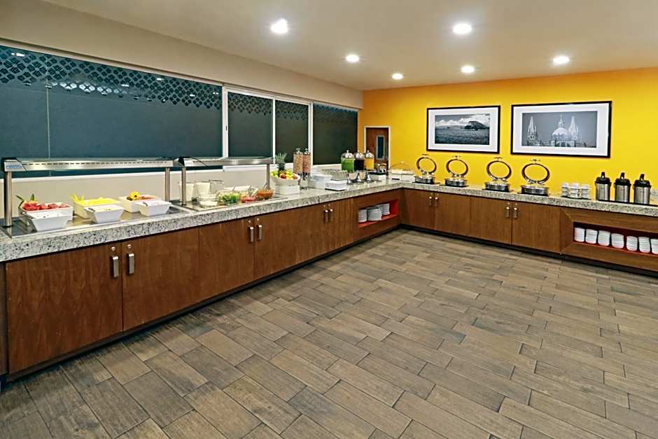 Wyndham Garden Guadalajara Acueducto