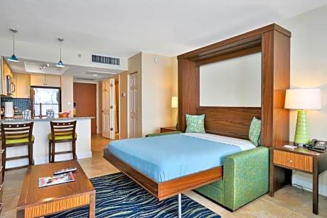 1 Queen Bed, Ocean View